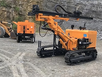 Буровая установка на гусеничном ходу среднего давления KG920A/B/D, KGH4