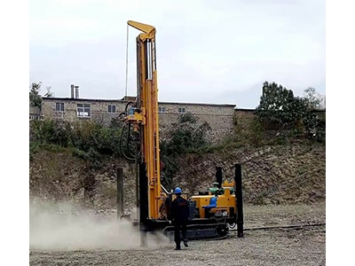 Буровая установка для бурения скважин на гусеничном ходу KW260